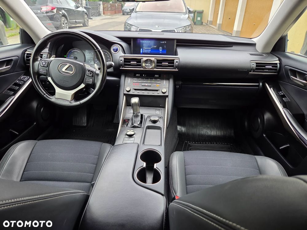 Lexus IS 300h Business Edition - 13