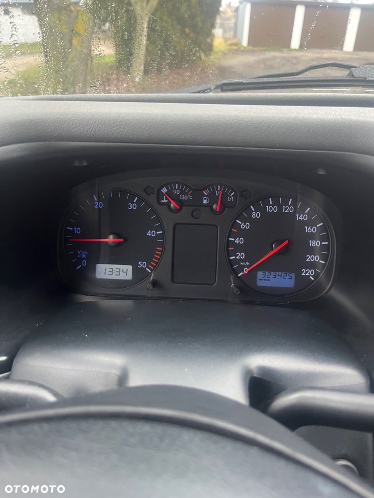 Volkswagen Caravelle Basis / CL - 5