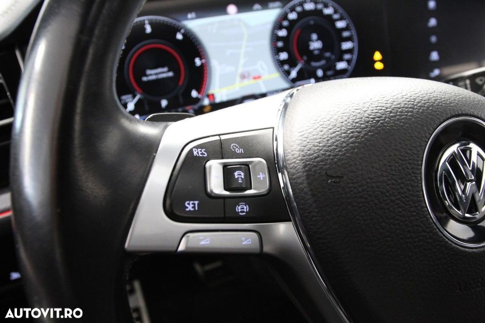 Volkswagen Touareg V6 TDI 4MOTION R-Line - 17