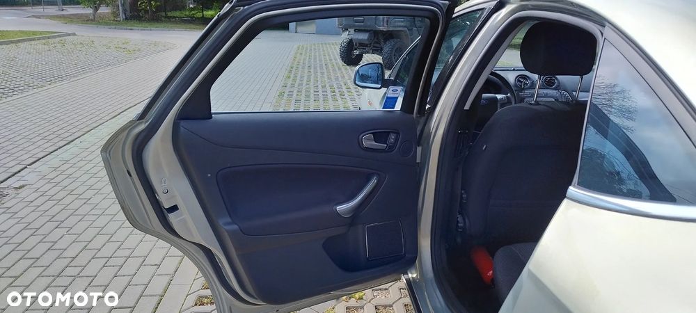 Ford Mondeo 2.0 Titanium - 10