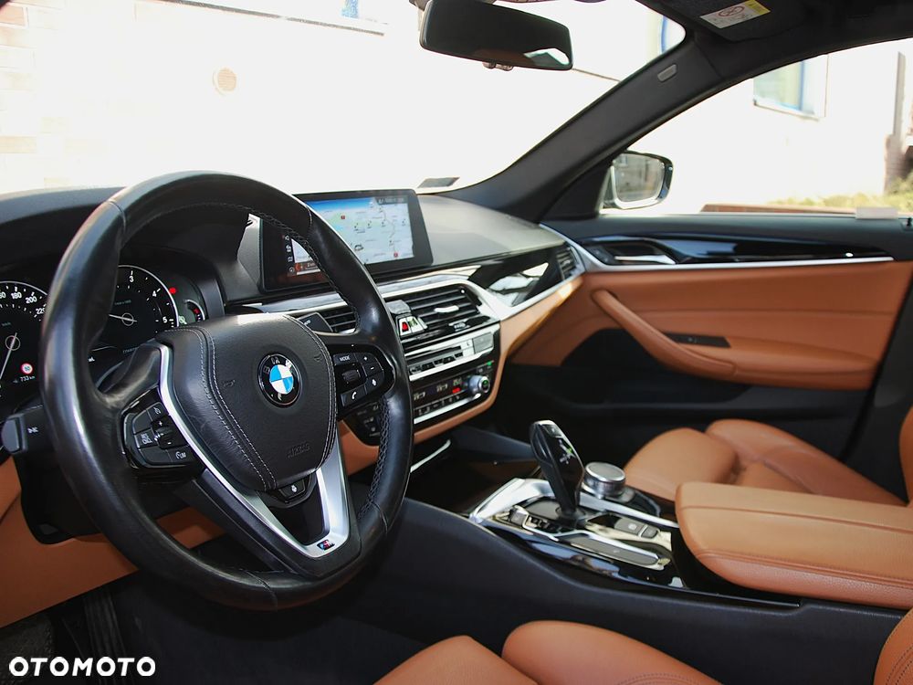 BMW Seria 5 520d xDrive M Sport sport - 9