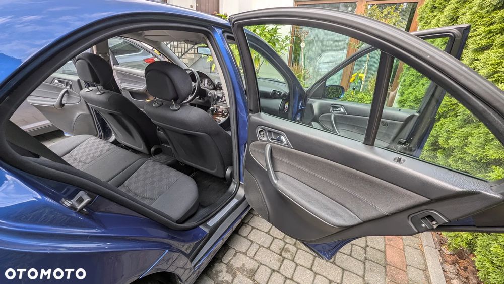 Mercedes-Benz Klasa C 180 T Kompressor Classic - 16