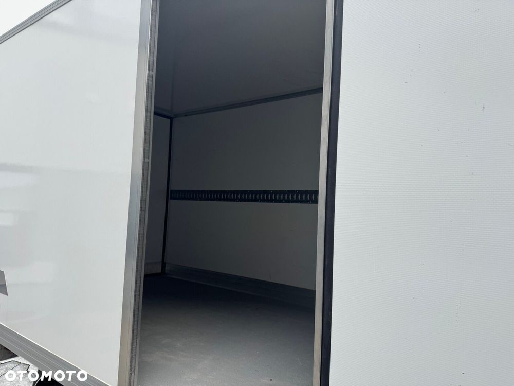 Mercedes-Benz Sprinter - 16