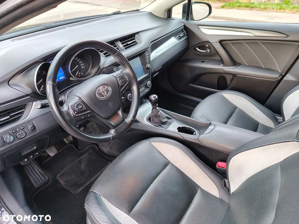 Toyota Avensis 1.8 Premium - 23