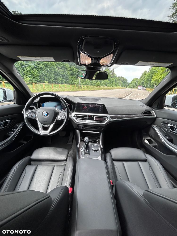 BMW Seria 3 330i Luxury Line sport - 17