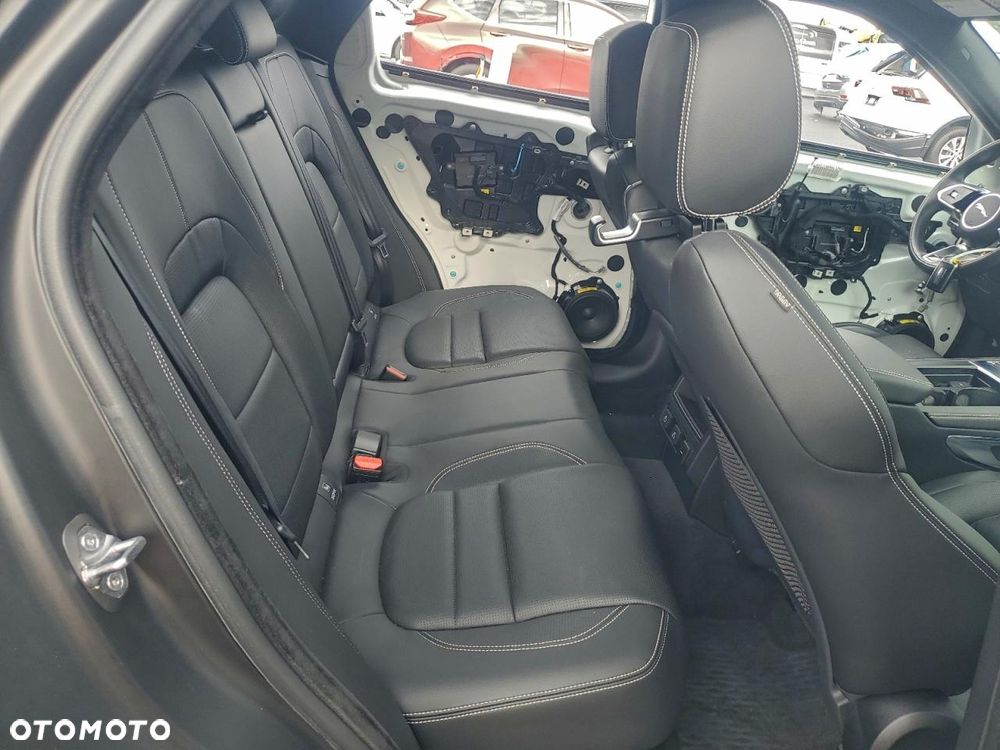 Jaguar F-Pace P250 AWD R-Dynamic S - 11