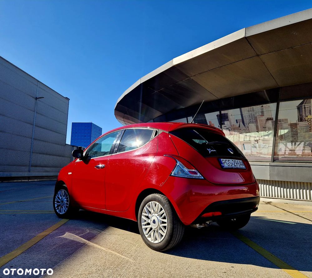 Lancia Ypsilon 1.2 8V Black&Red S&S - 3