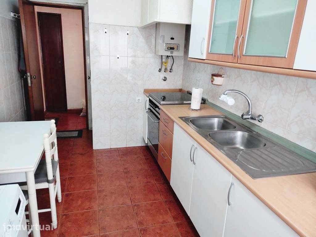 T2 em Casal de São Brás - Excelente localização junto à Farmácia Nunes - Grande imagem: 2/21