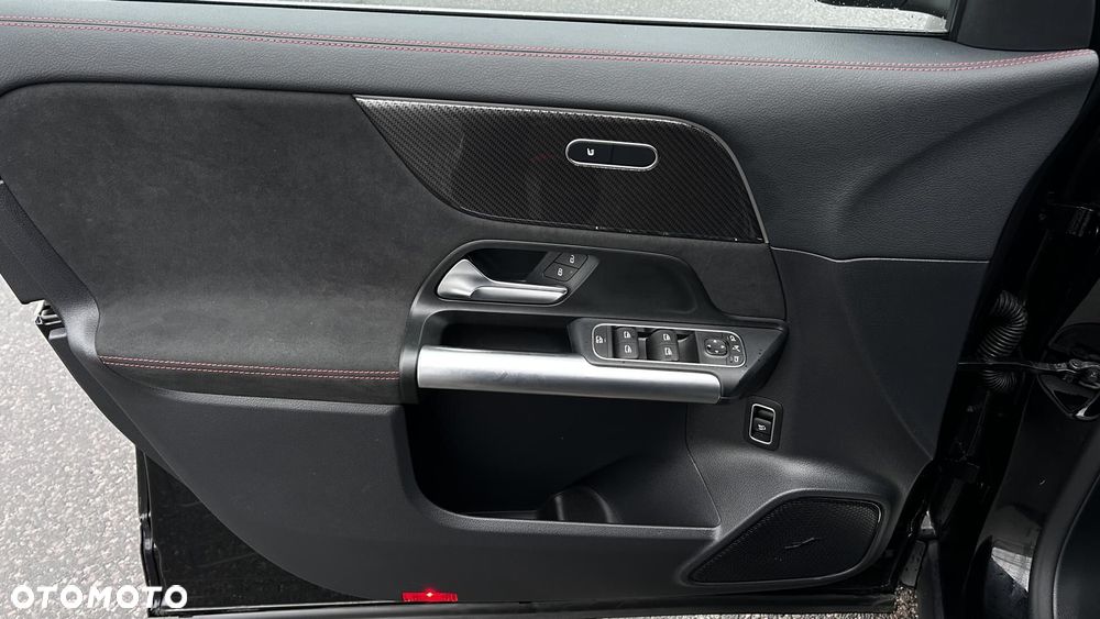 Mercedes-Benz GLA 200 AMG Line - 10