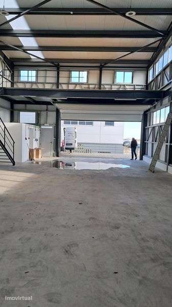 Pavilhão industrial em Santa Marta do Pinhal - Grande imagem: 3/3