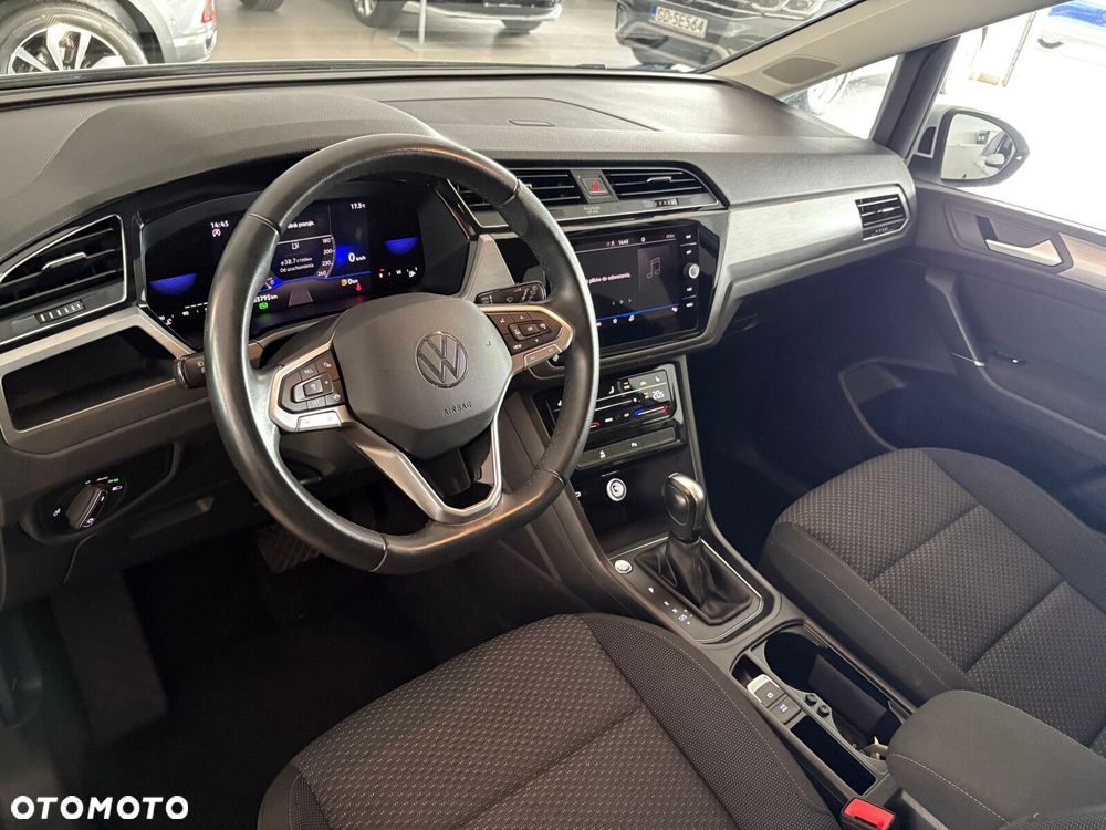 Volkswagen Touran - 12