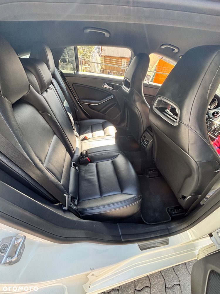 Mercedes-Benz CLA 200 7G-DCT - 21