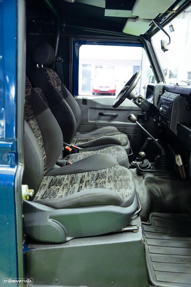 Land Rover Defender 90 2.5 TD5 Metal Top - 24