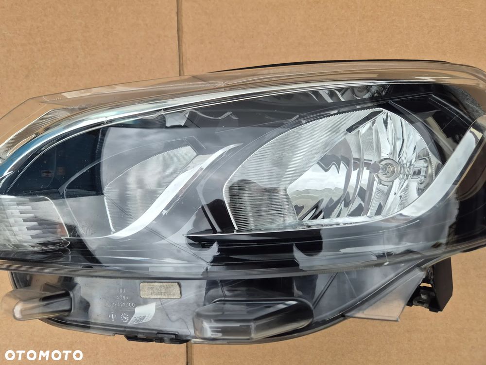 Toyota Proace lampa lewa 2016-.Zwykła. EU. - 2