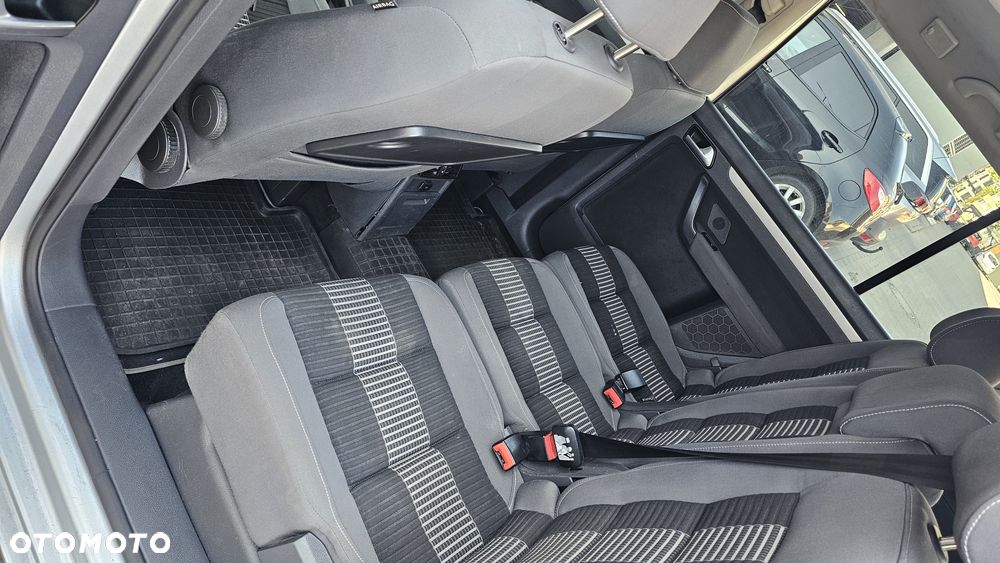 Volkswagen Touran - 15