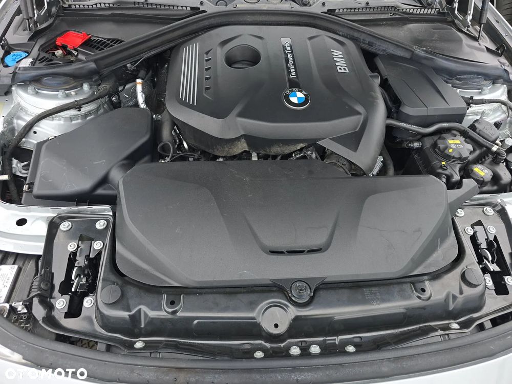 BMW Seria 3 330i GPF Luxury Line sport - 11