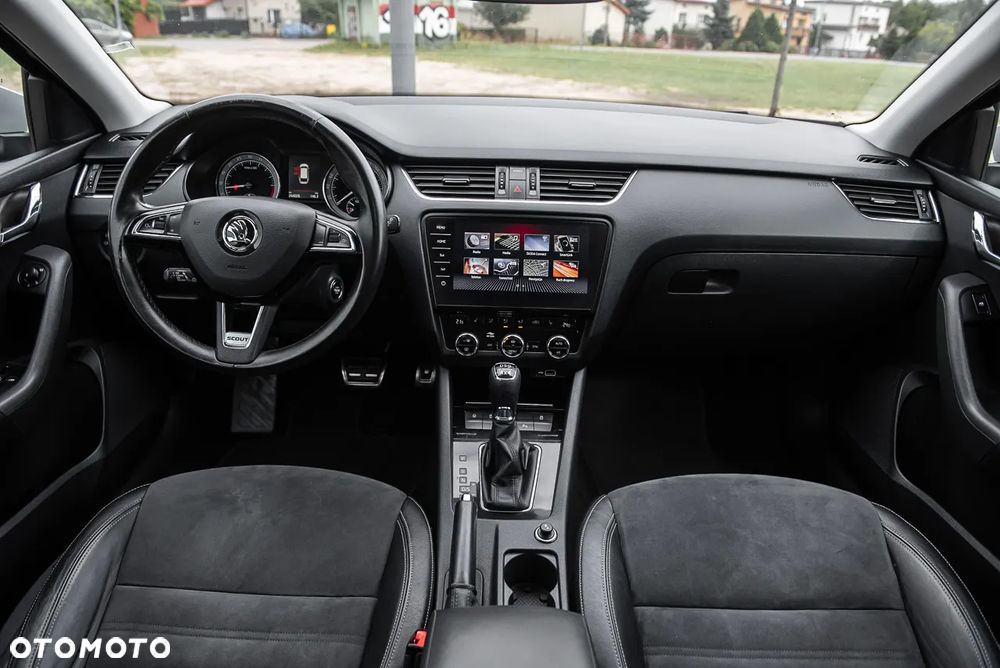 Skoda Octavia Scout 2.0 TDI 4x4 DSG - 9