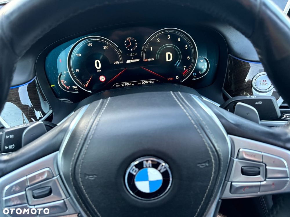 BMW Seria 7 740e iPerformance - 19