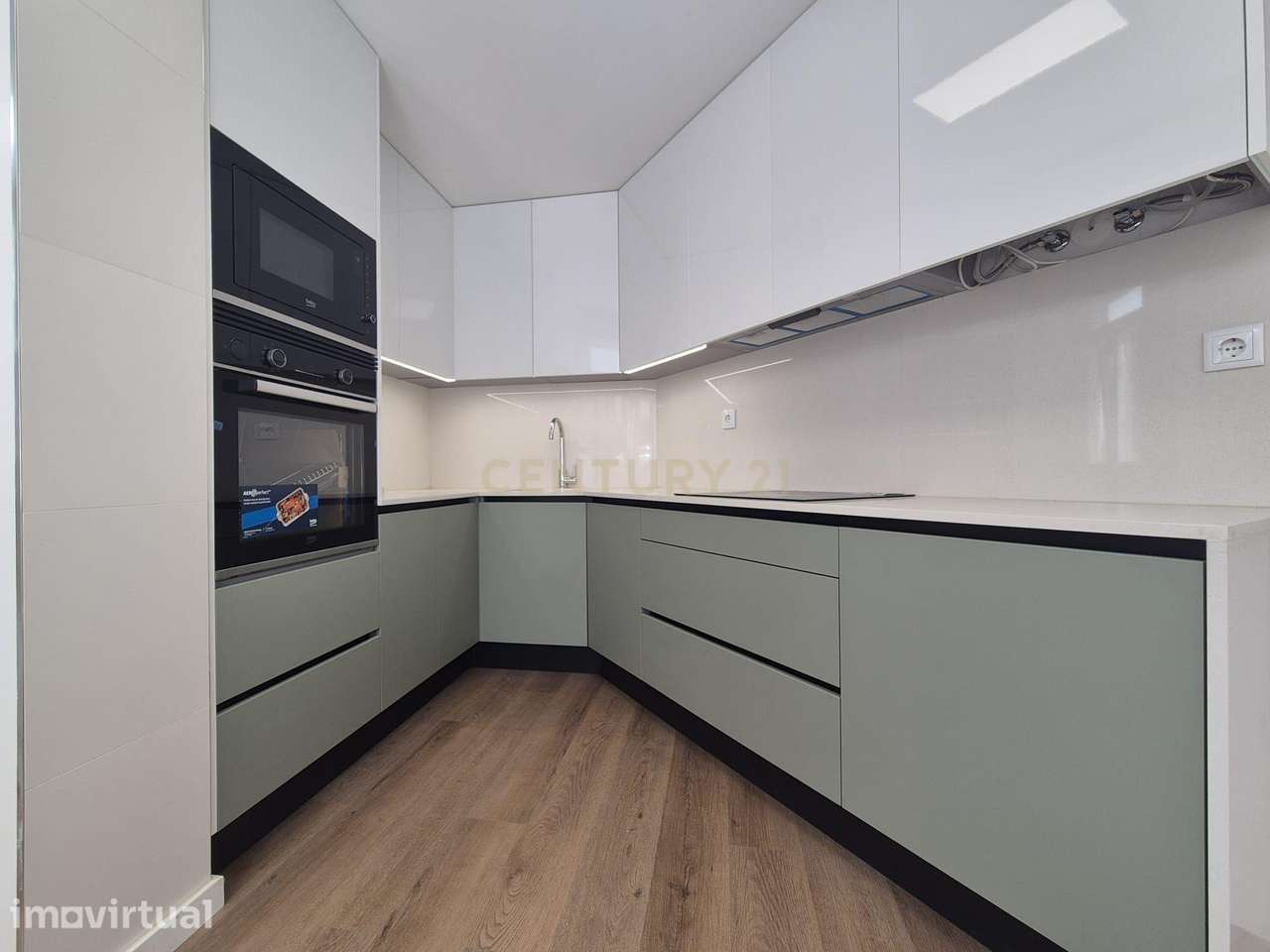 Excelente T1 completamente remodelado com um terraço de 44,2m2 em préd - Grande imagem: 3/18