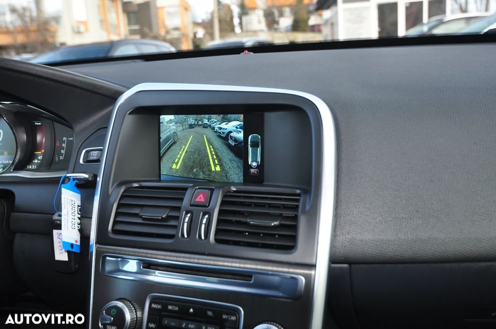 Volvo XC 60 D5 AWD Geartronic Momentum - 22