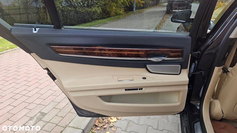 BMW Seria 7 750Ld xDrive - 19