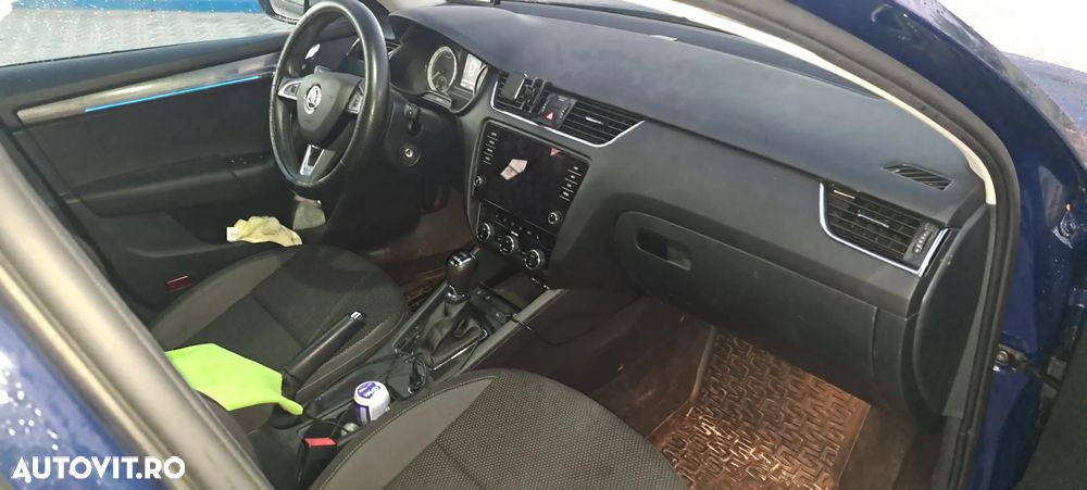 Skoda Octavia Combi Diesel 2.0 TDI 4X4 DSG Scout - 8