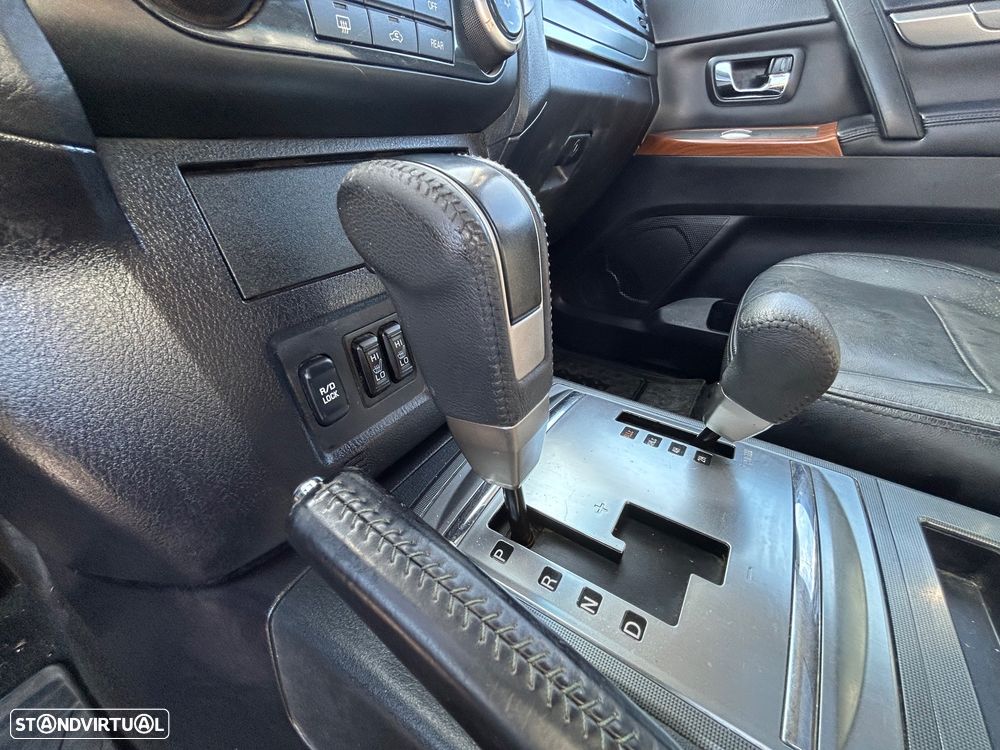 Mitsubishi Pajero 3.2 DI-D Auto Instyle - 20