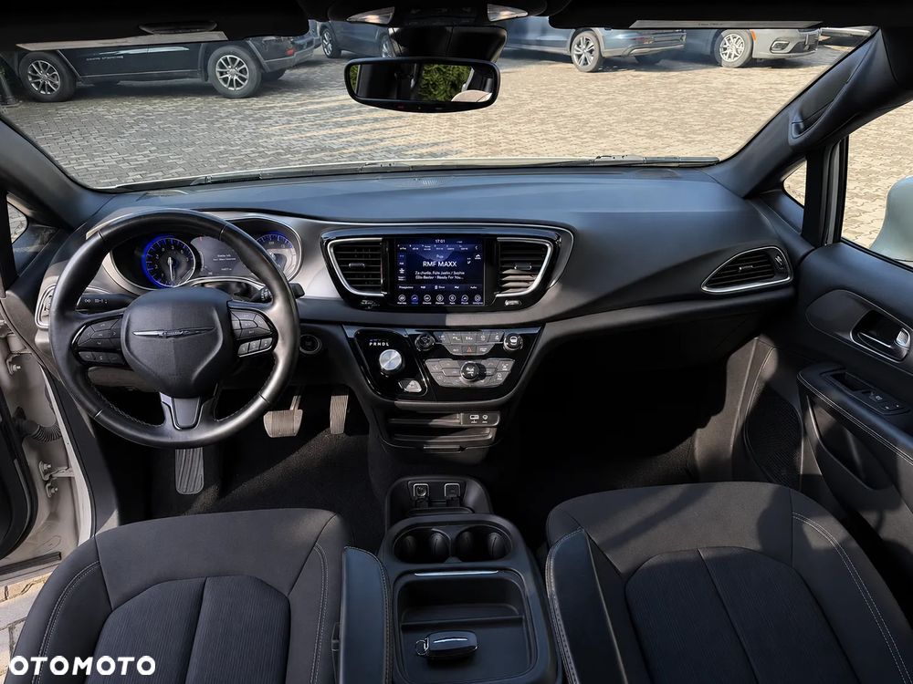 Chrysler Pacifica - 37