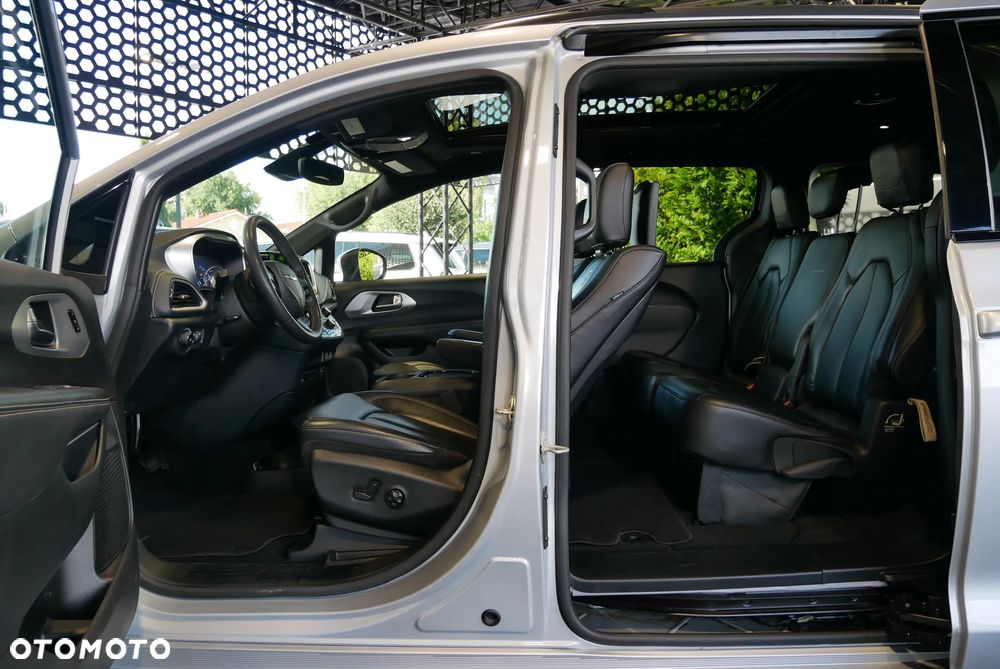 Chrysler Pacifica - 8