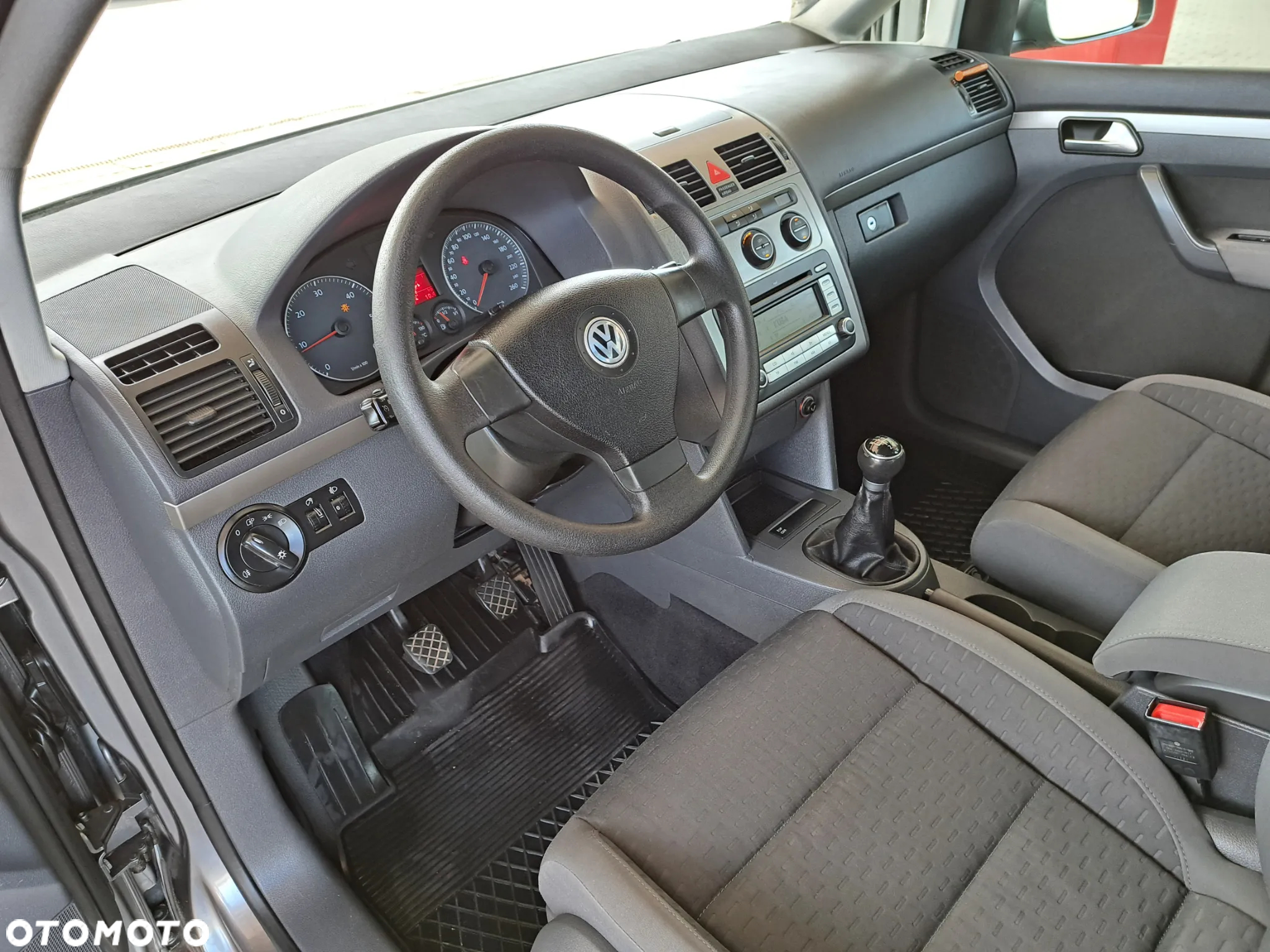 Volkswagen Touran - 14
