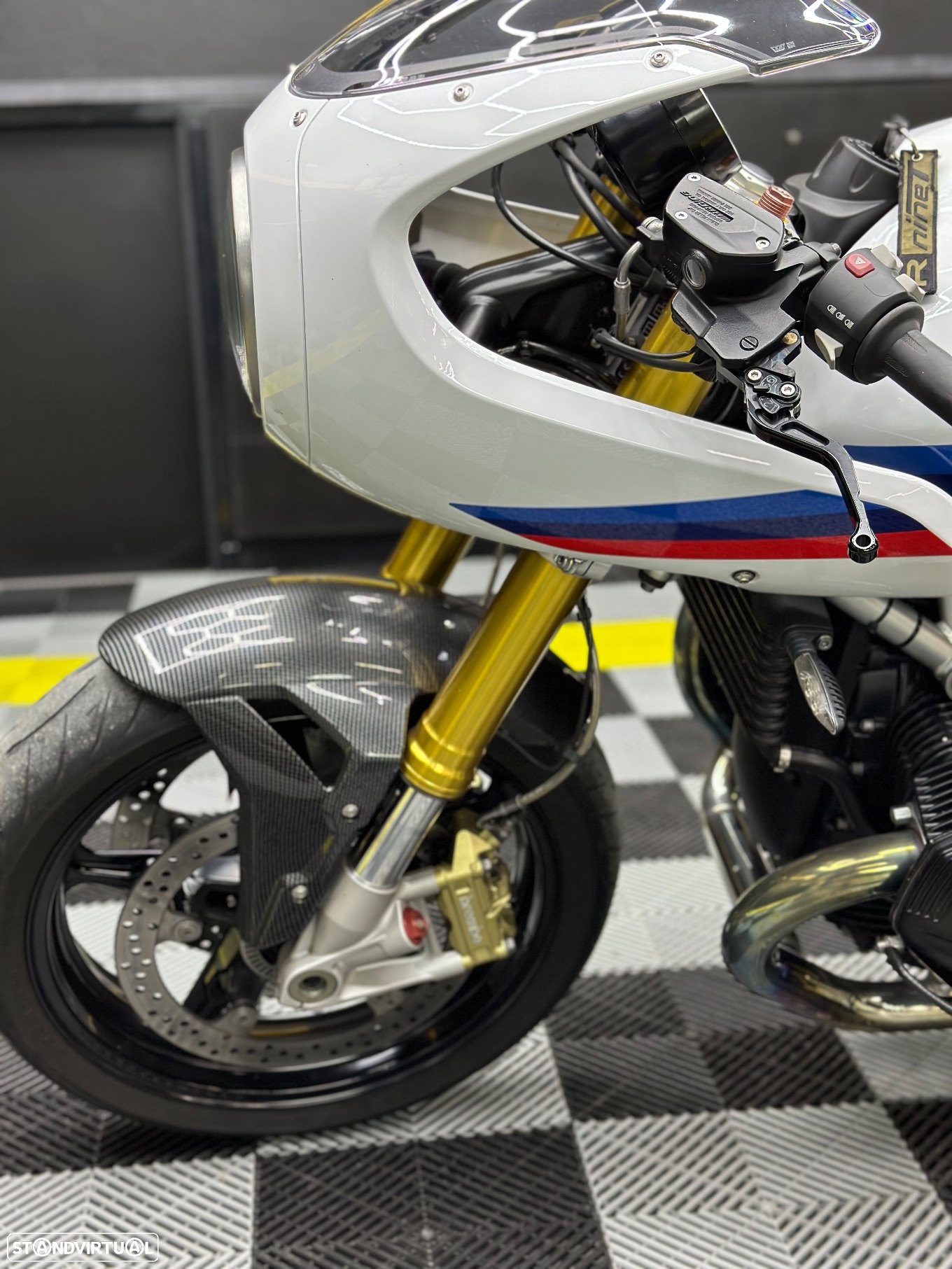 BMW R nineT - 8