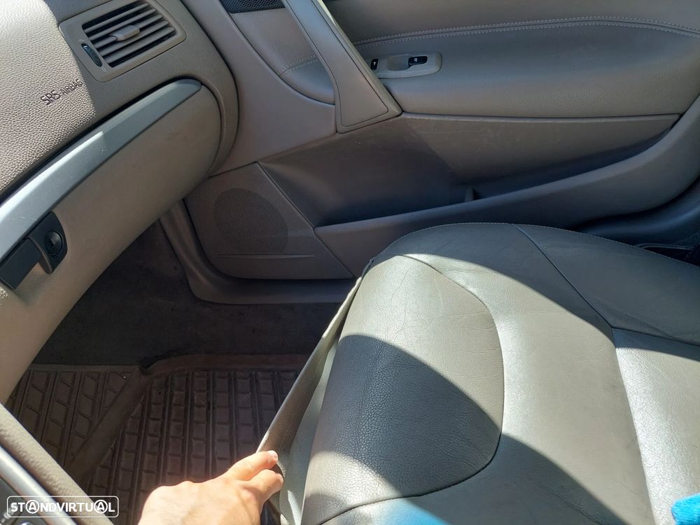Volvo S60 2.4 D5 - 36