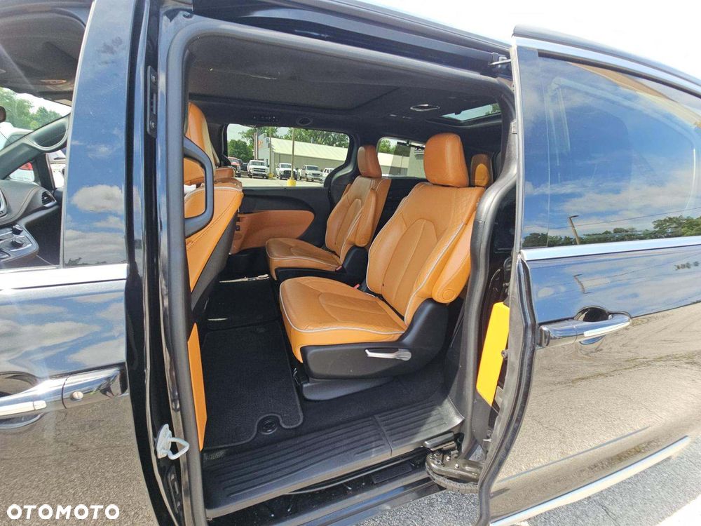 Chrysler Pacifica - 8
