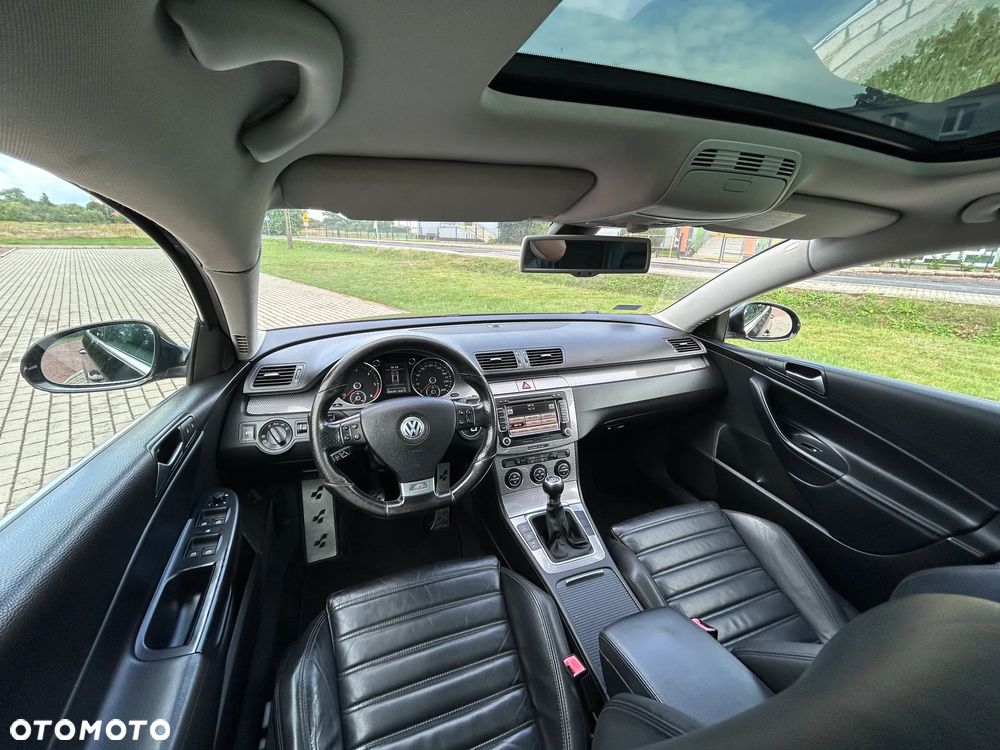 Volkswagen Passat Variant 2.0 TDI DPF R-Line Edition Plus - 11