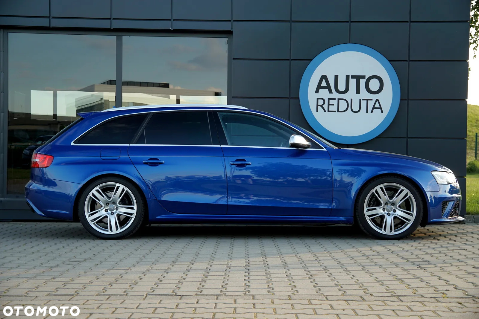 Audi RS4 Standard - 8