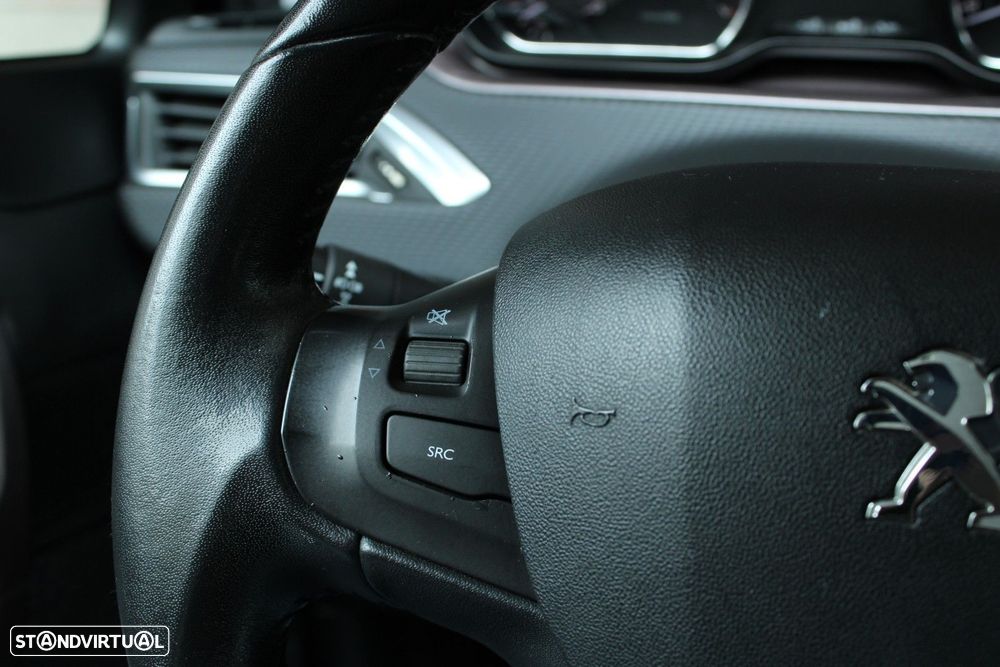 Peugeot 2008 1.2 PureTech Allure - 16