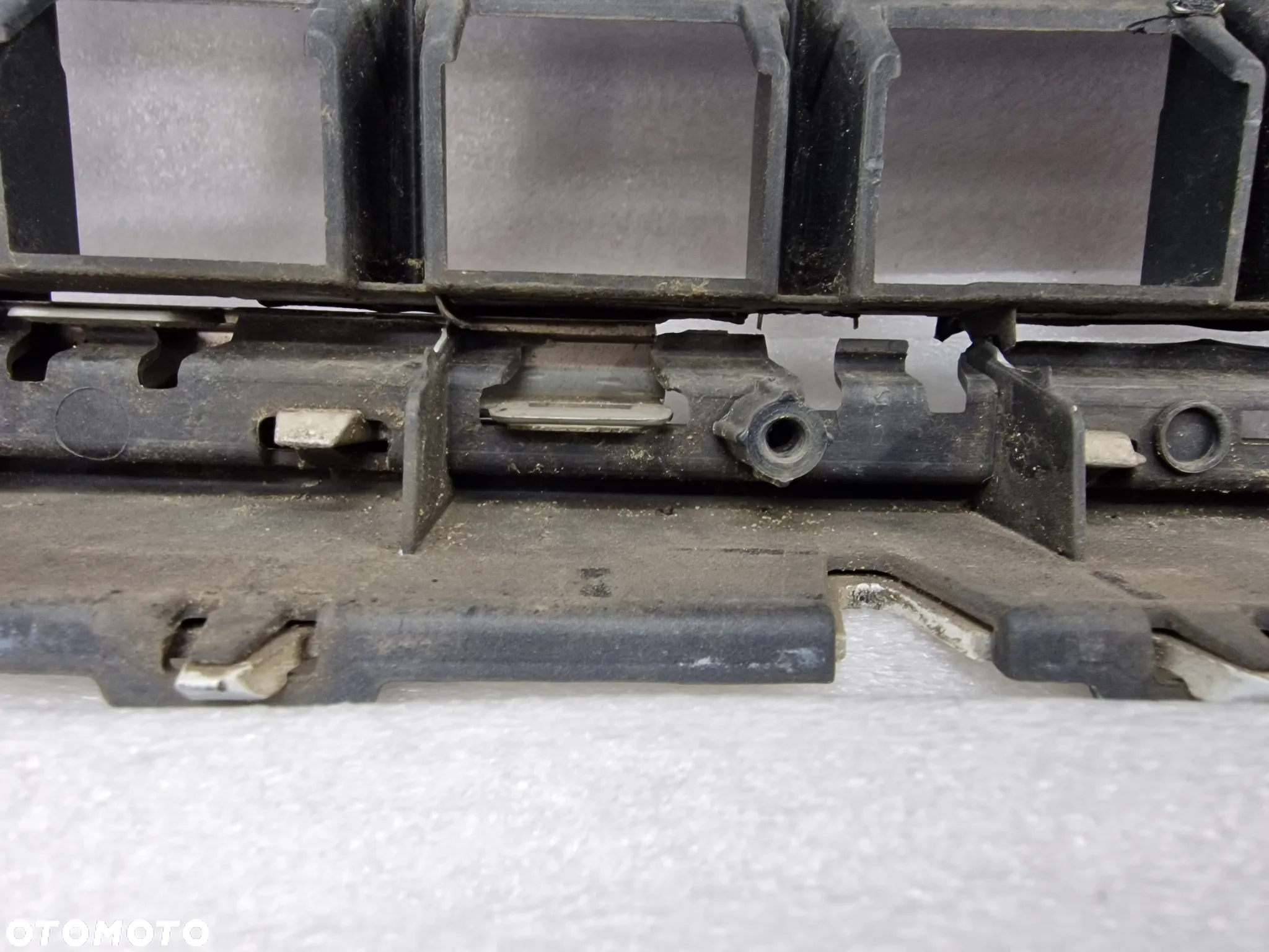 AUDI Q3 8U0 10-14 ATRAPA / GRILL PRZEDNI PRZÓD NA PDC , NR 8U0853653H / 8U0853651H / 8U0853651J / 8U0853651K , NR AUKCJI GR171 - 28