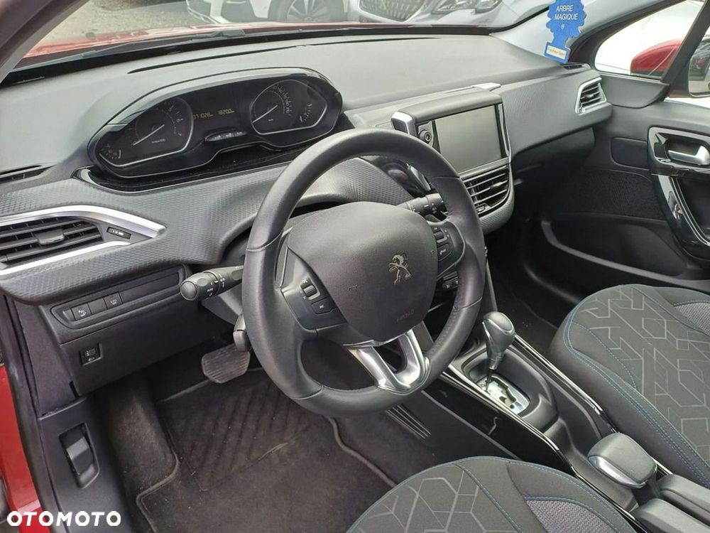 Peugeot 2008 1.2 Pure Tech GPF Signature S&S EAT6 - 15