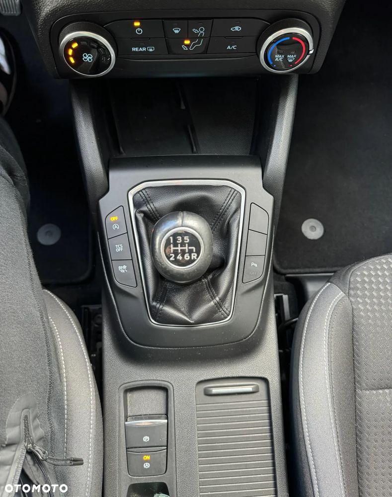 Ford Focus 1.0 EcoBoost Hybrid TITANIUM - 19