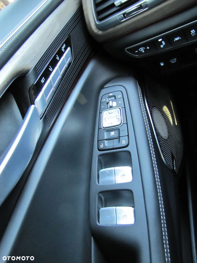 Genesis G90 - 20