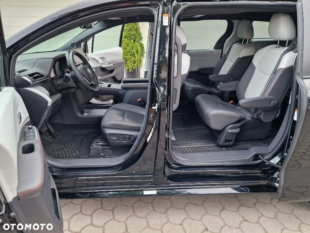 Toyota Sienna - 17