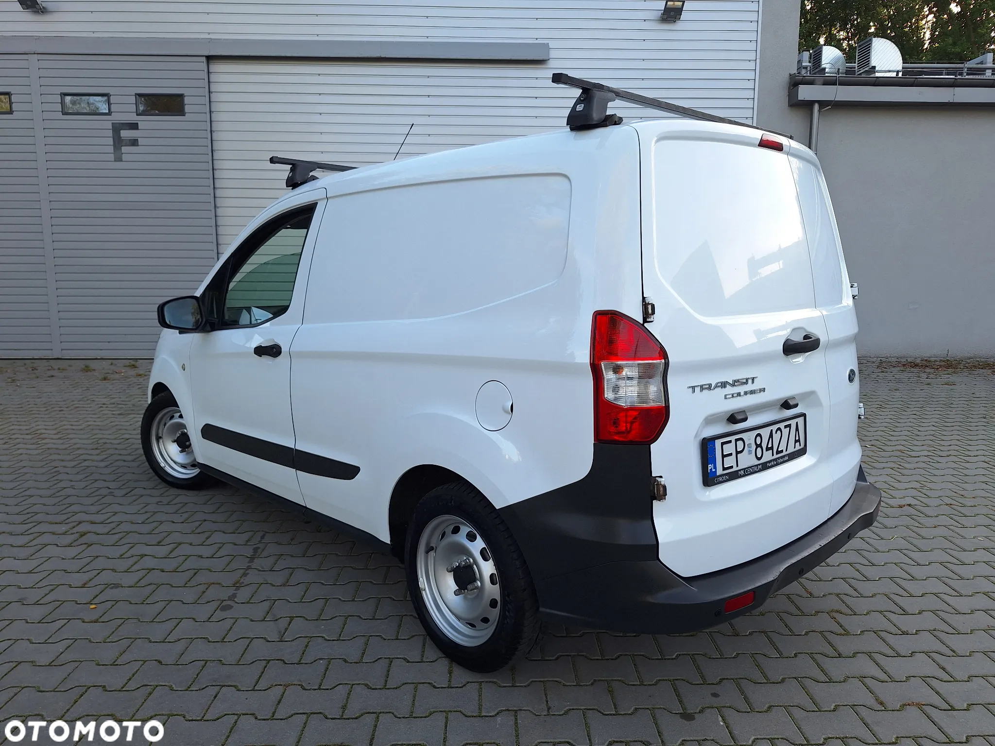 Ford Transit Courier - 20