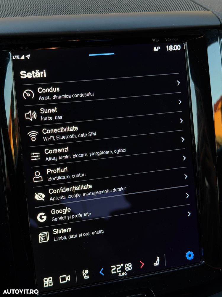 Volvo XC 60 B4 MHEV AWD Momentum Pro - 26