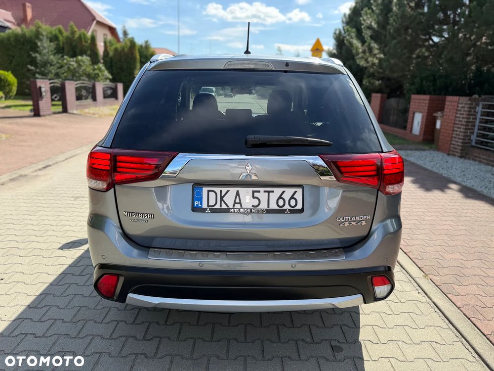 Mitsubishi Outlander - 26