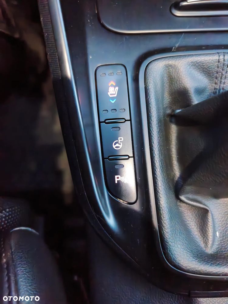 Kia Carens 1.7 CRDi M 7os EU6 - 30