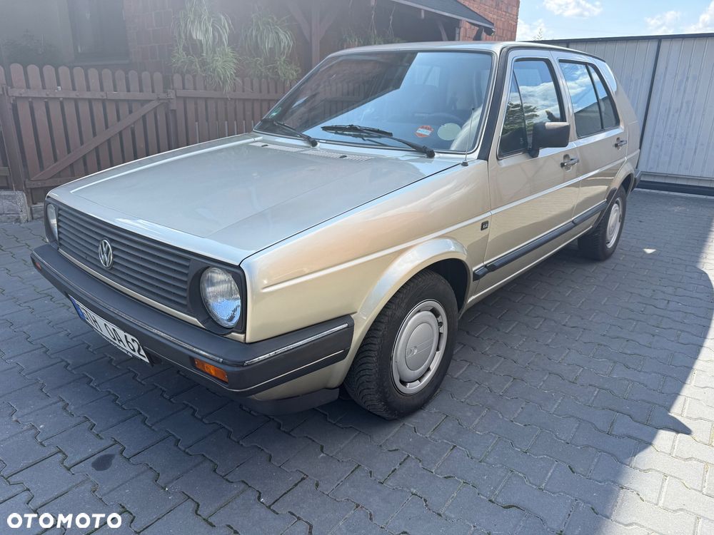 Volkswagen Golf - 1