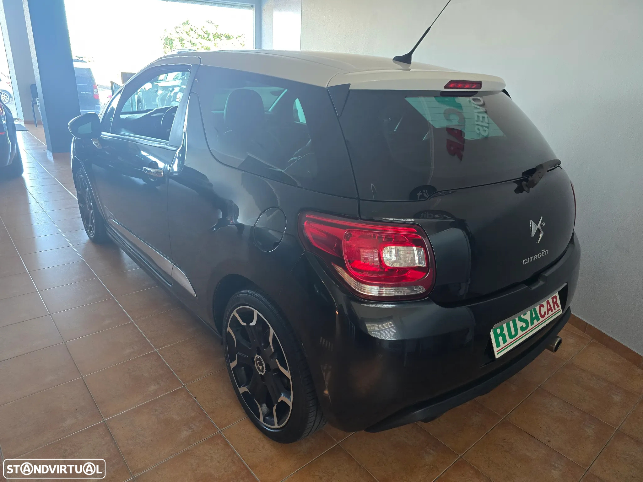 Citroën DS3 1.6 e-HDi So Chic - 4