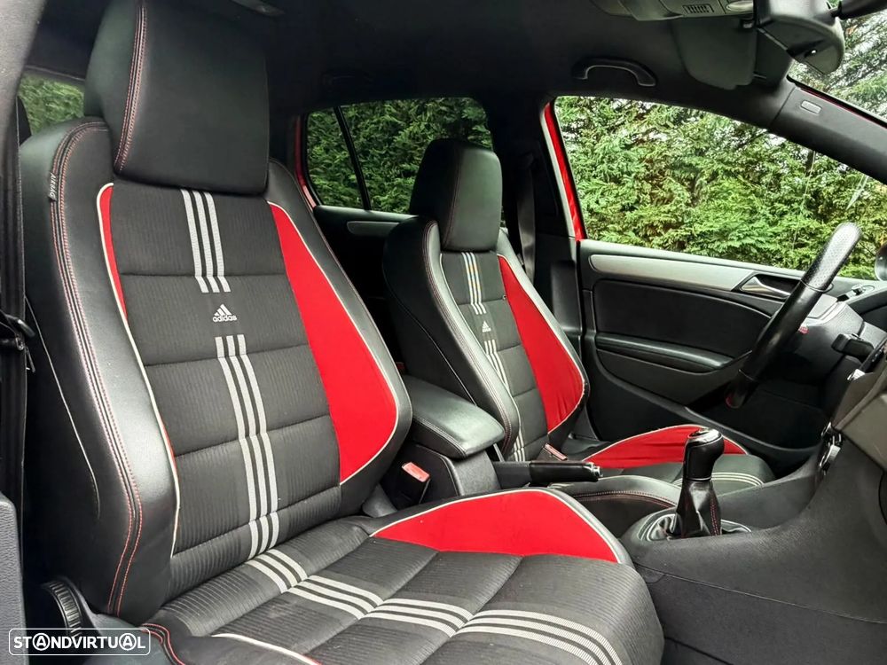 VW Golf 2.0 GTI adidas - 13
