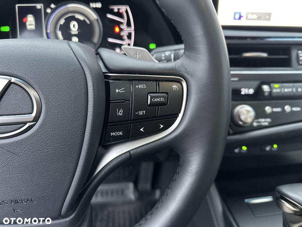 Lexus ES 300h Business Edition - 16