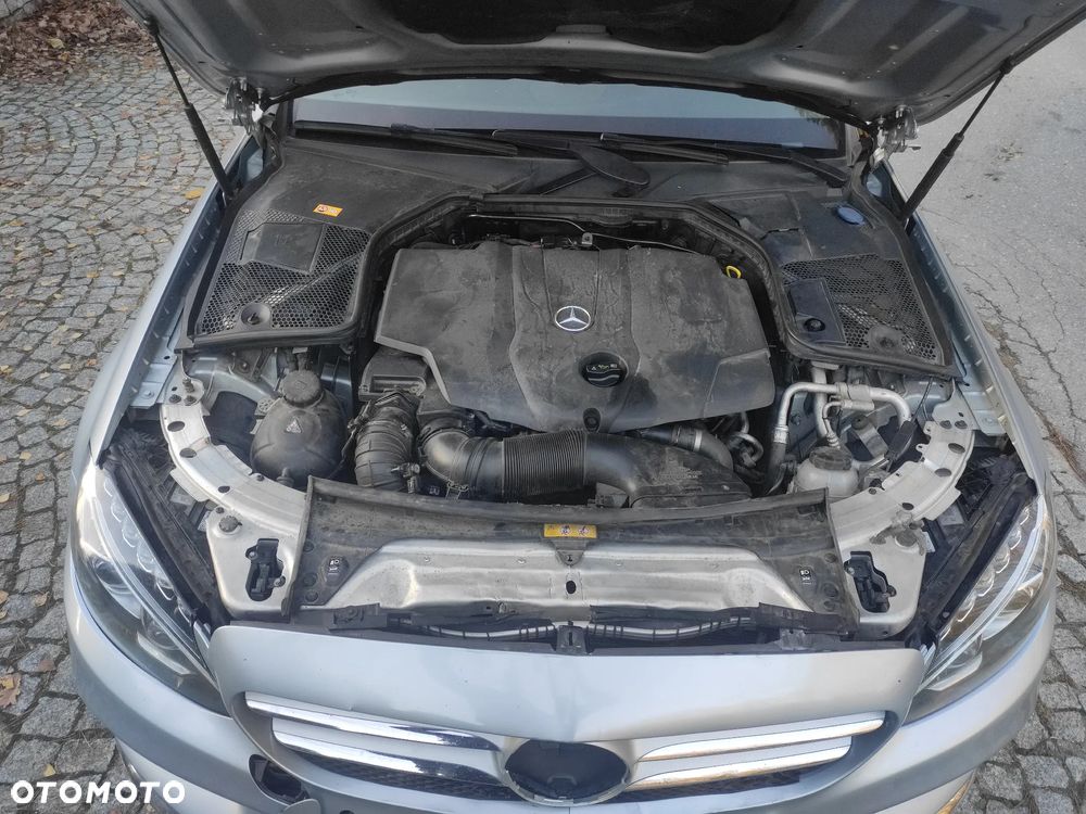Mercedes-Benz Klasa C 250 CDI BlueEff 4-Matic Avantgarde - 27